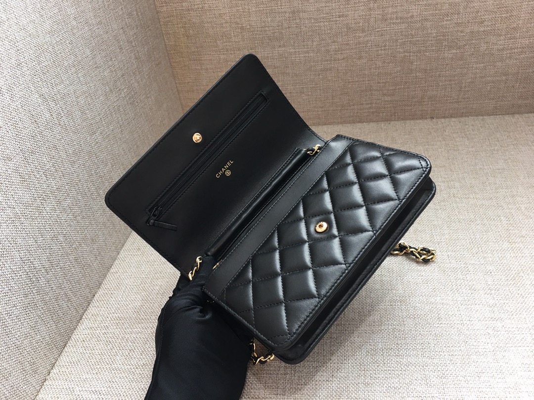 Lambskin Wallet On Chain Shoulder Bag A33814 Black/Gold